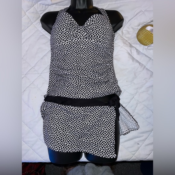 Tommy Bahama Halter Tankini And Swim Skirt Set - Picture 1 of 16